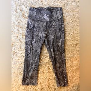 Lululemon Fast & Free Crop II *Nulux 19"
Grey pattern
